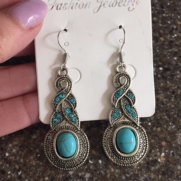 🌸3/$25 Blue stone oval drop earrings | 2.5”L - Picture 3 of 9